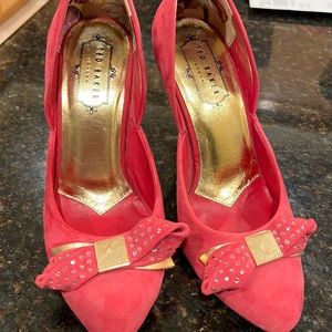 Used Ted baker Fuchsia suede pink bow with rhinestone pumps. 3.75 in